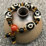 Браслет "5 белых бусин ДЗИ" 3 глаза с янтарём