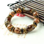 Браслет шесть коричневых трехглазых ДЗИ с кисточкой