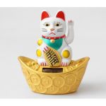 Манеки Неко на солнечной  батарейке белый