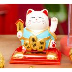 Манеки Неко в кимоно на солнечной батарейке Голубой