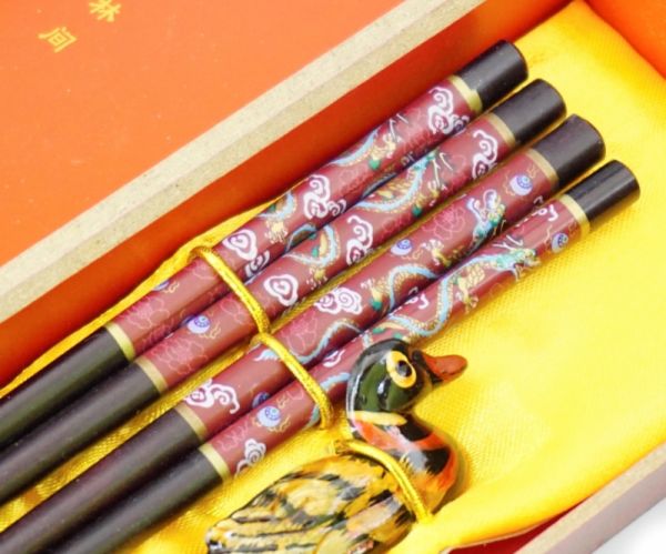 Палички для їжі, для суші 2 пари + 2 підставки в подарунковій коробці №1