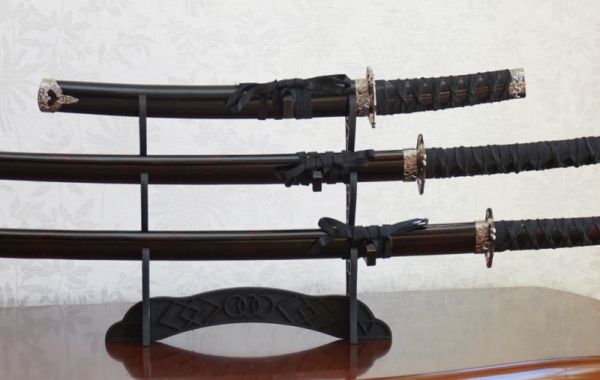 Набір з трьох самурайських мечів на підставці № 5