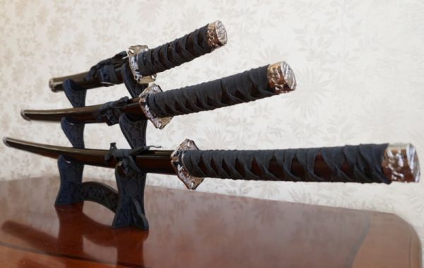 Набір з трьох самурайських мечів на підставці № 5
